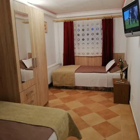 Zoe Apartman *